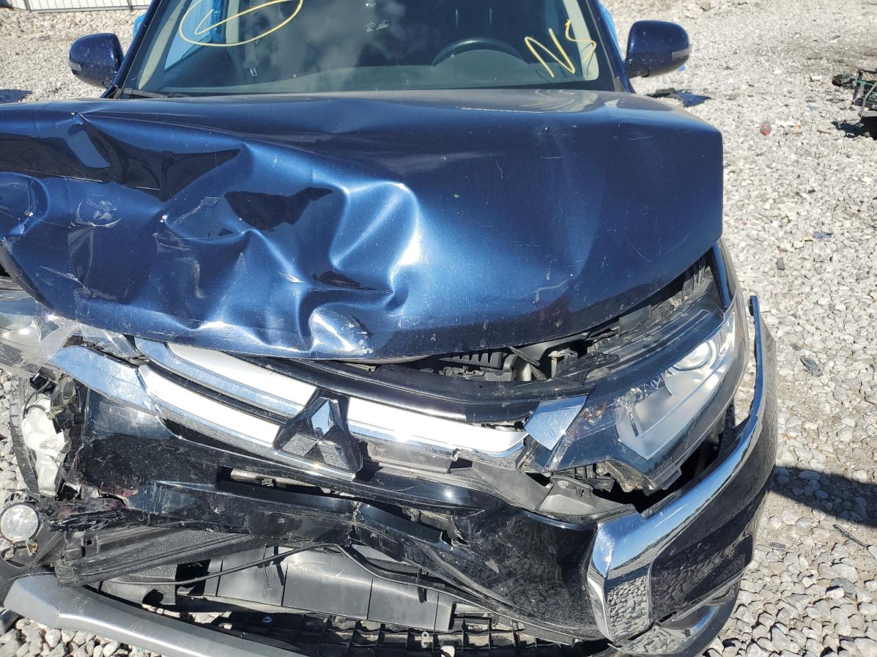 MITSUBISHI OUTLANDER SE