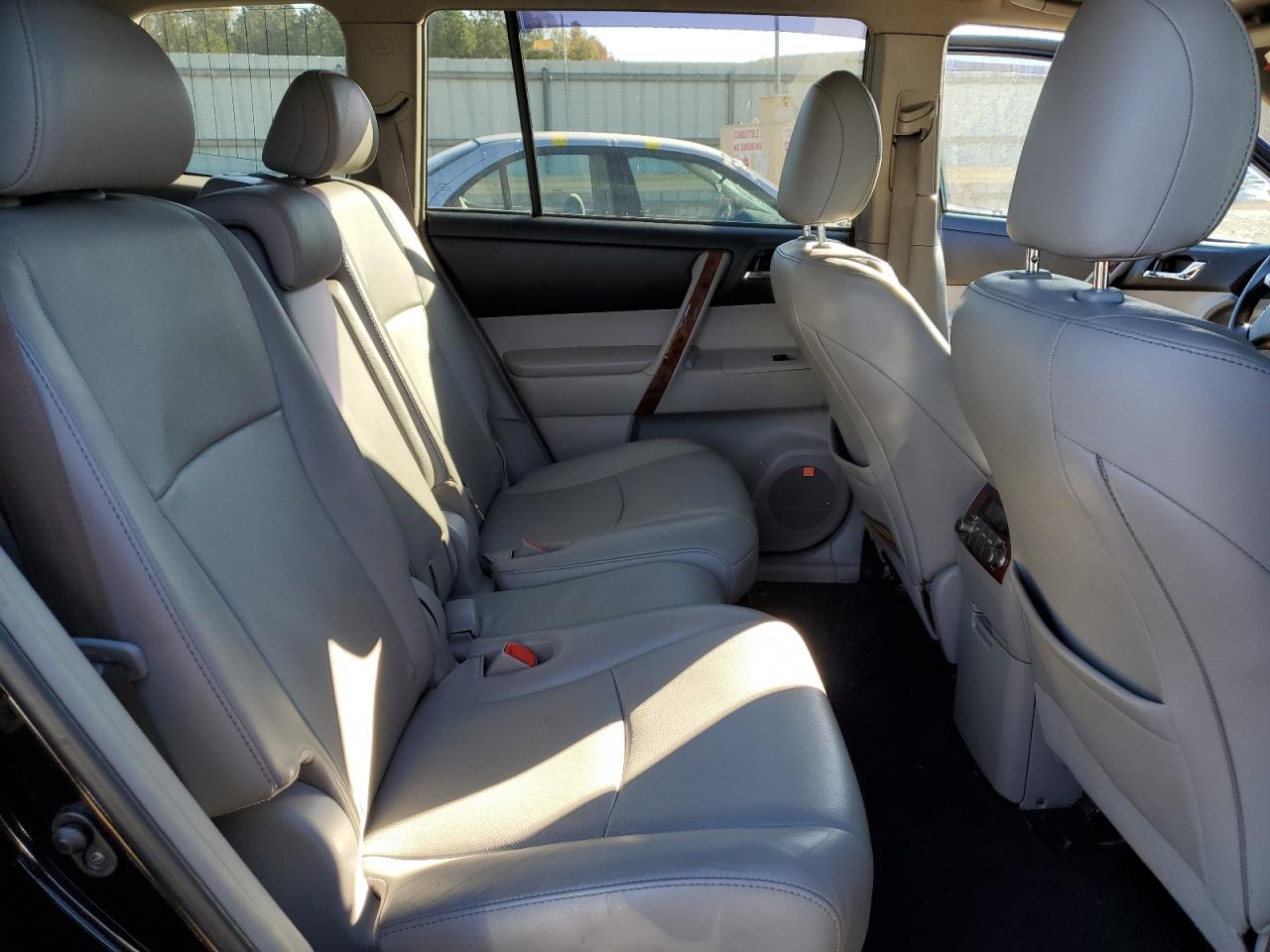 TOYOTA HIGHLANDER LIMITED