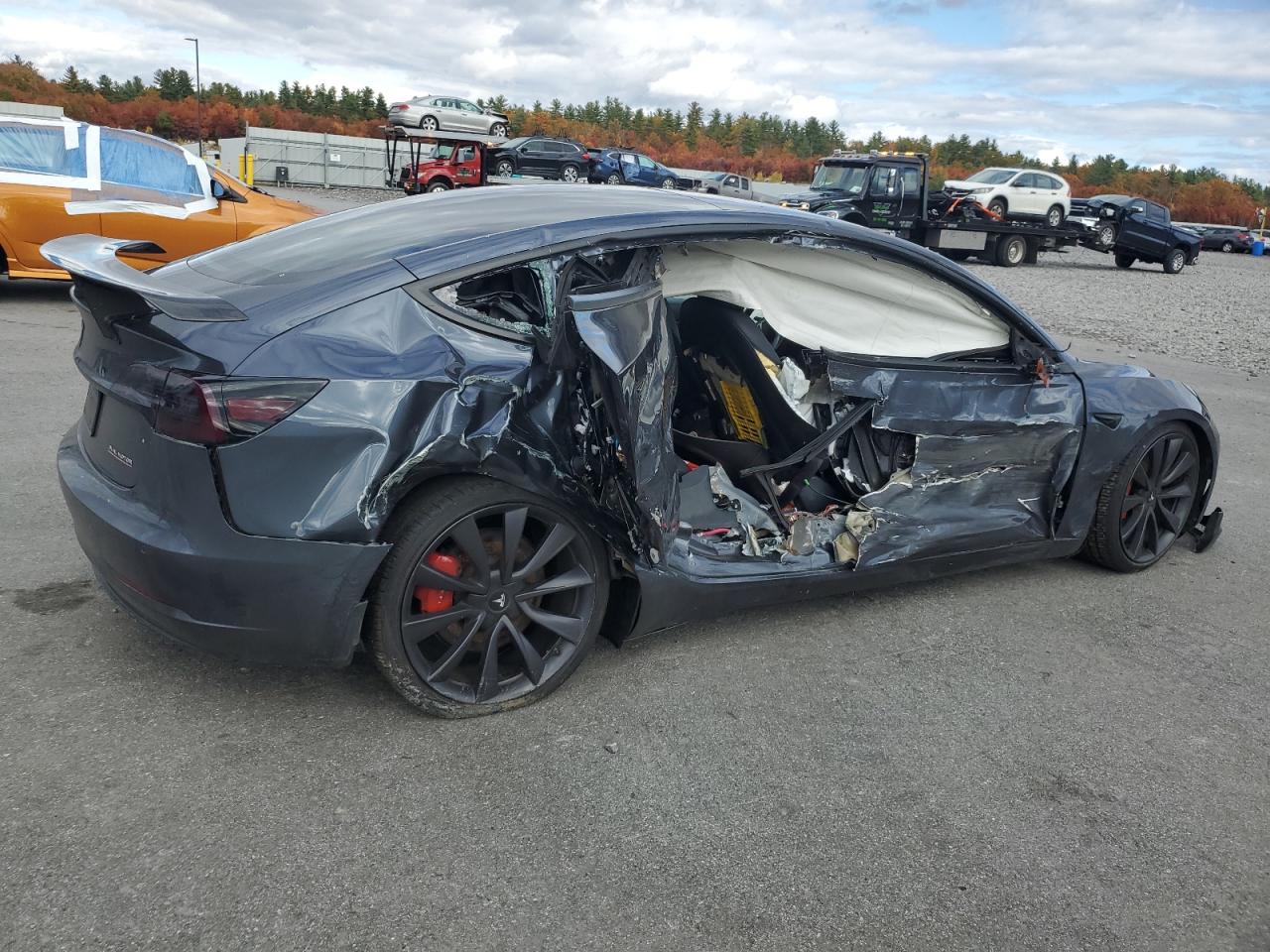 TESLA MODEL 3