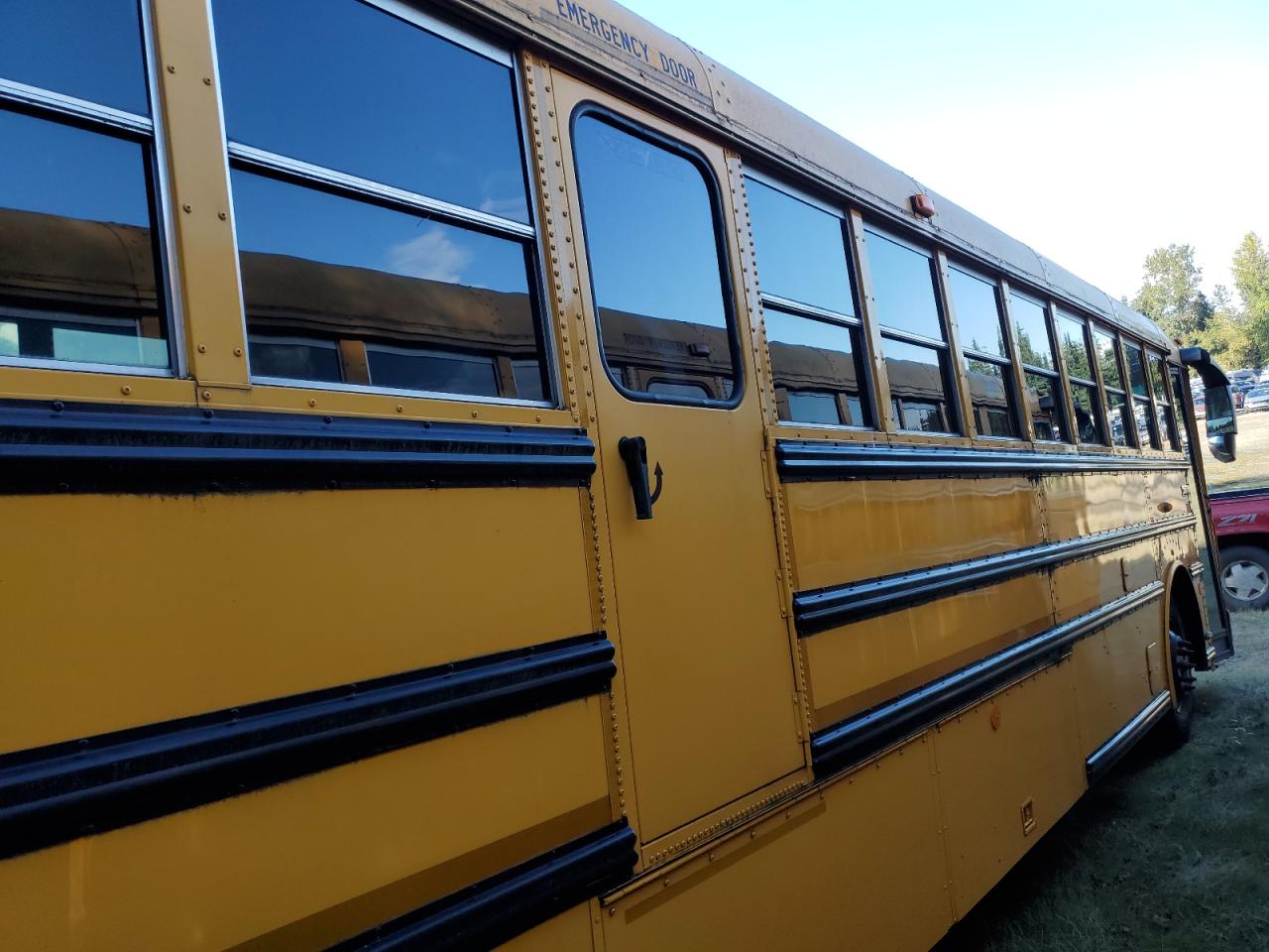 Lot #3256344373 2009 THOMAS SAF-T-LINER HDX