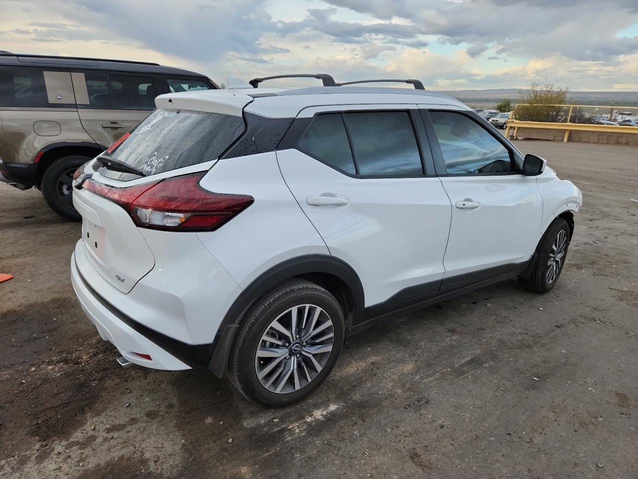 NISSAN KICKS SV