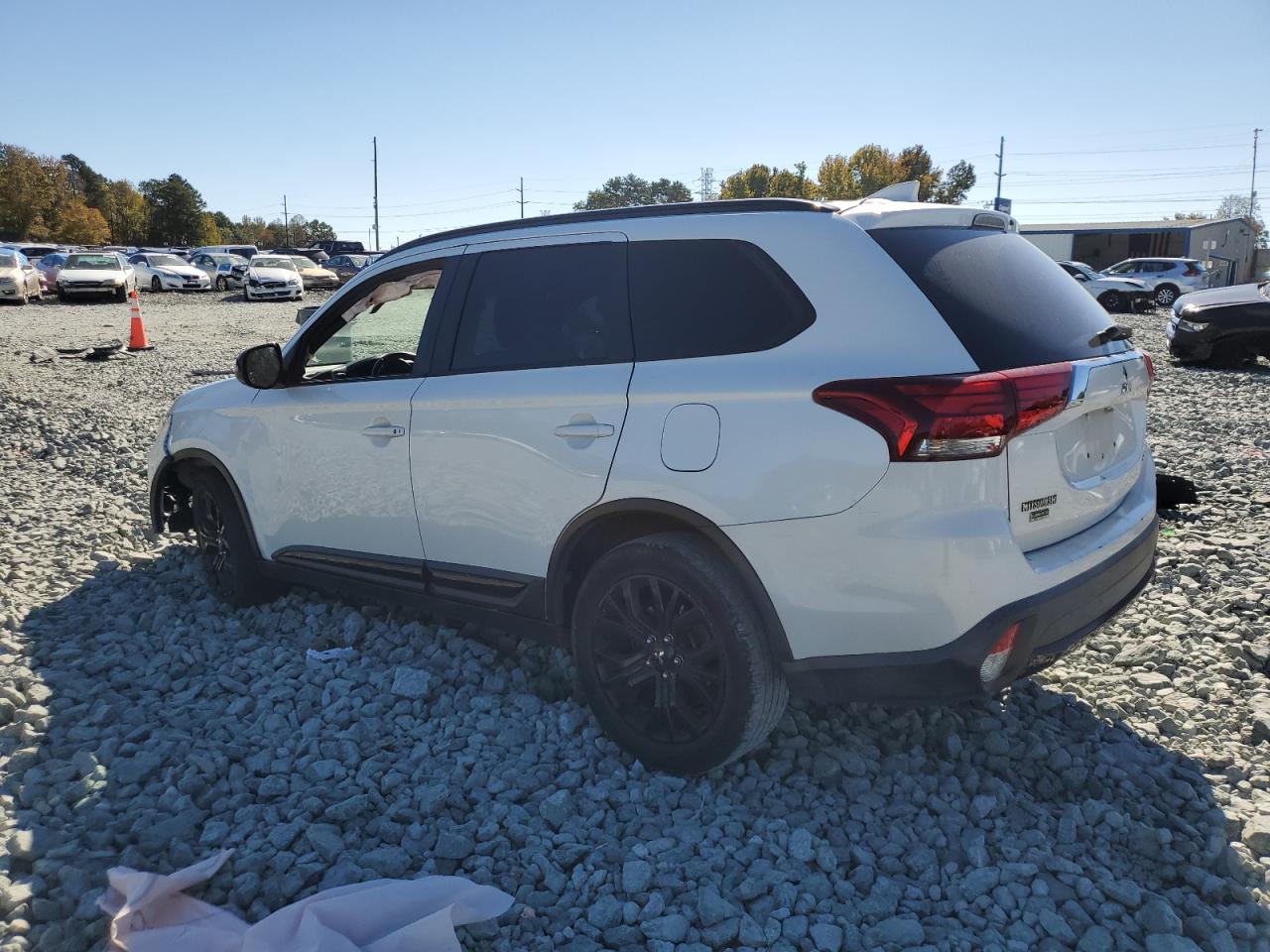 MITSUBISHI OUTLANDER SE