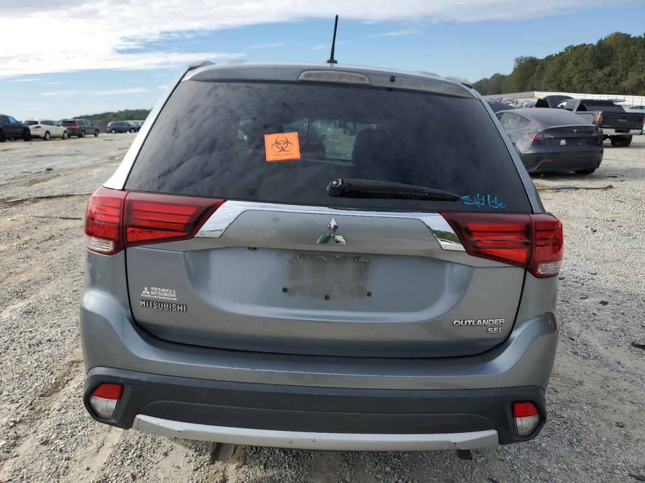 MITSUBISHI OUTLANDER SE