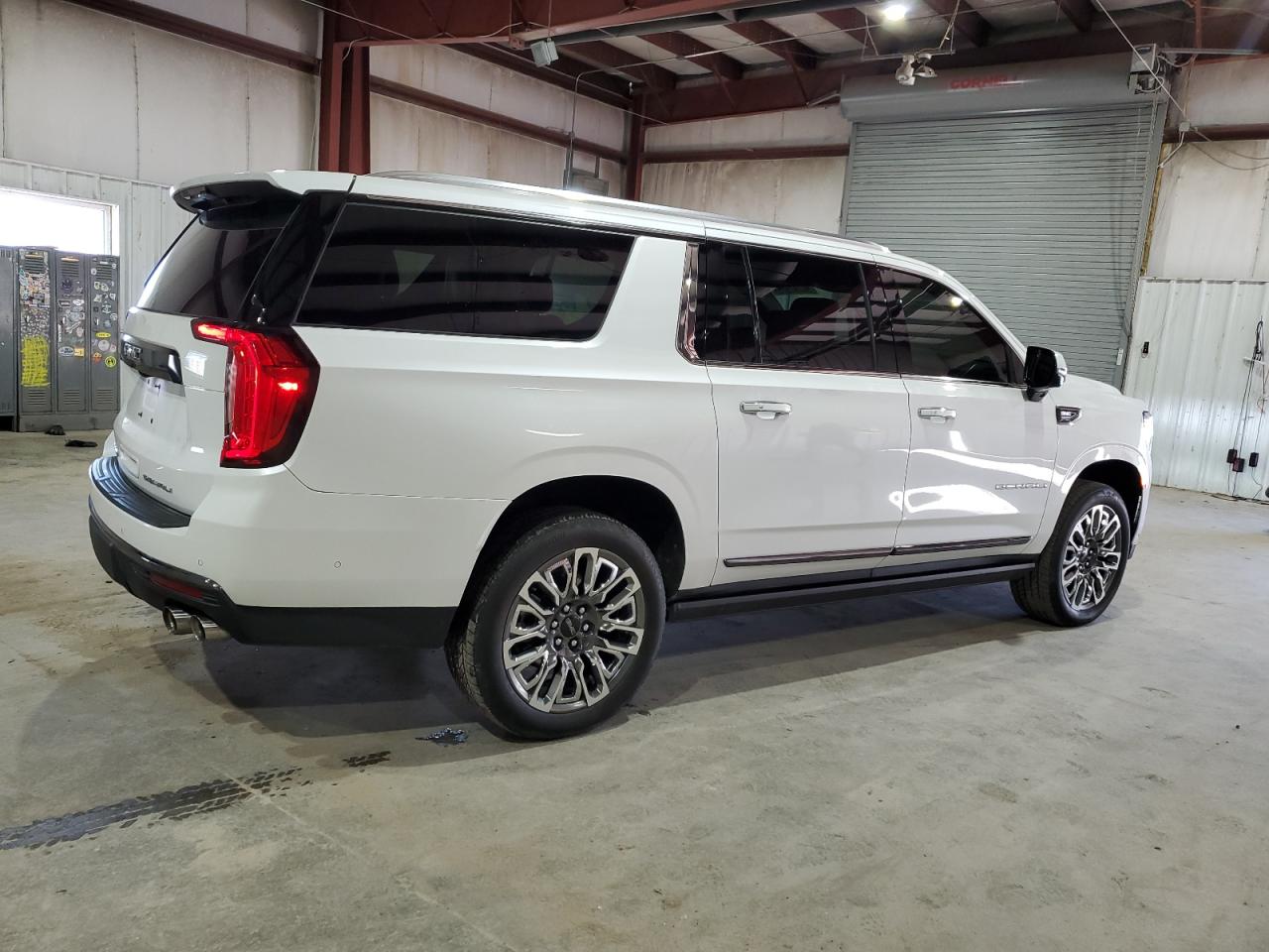 GMC YUKON DENALI ULTIMATE
