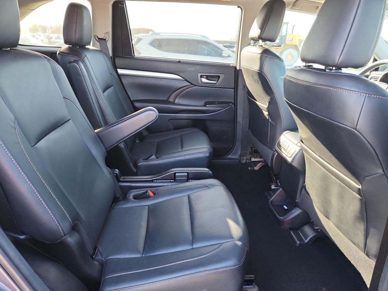 TOYOTA HIGHLANDER SE