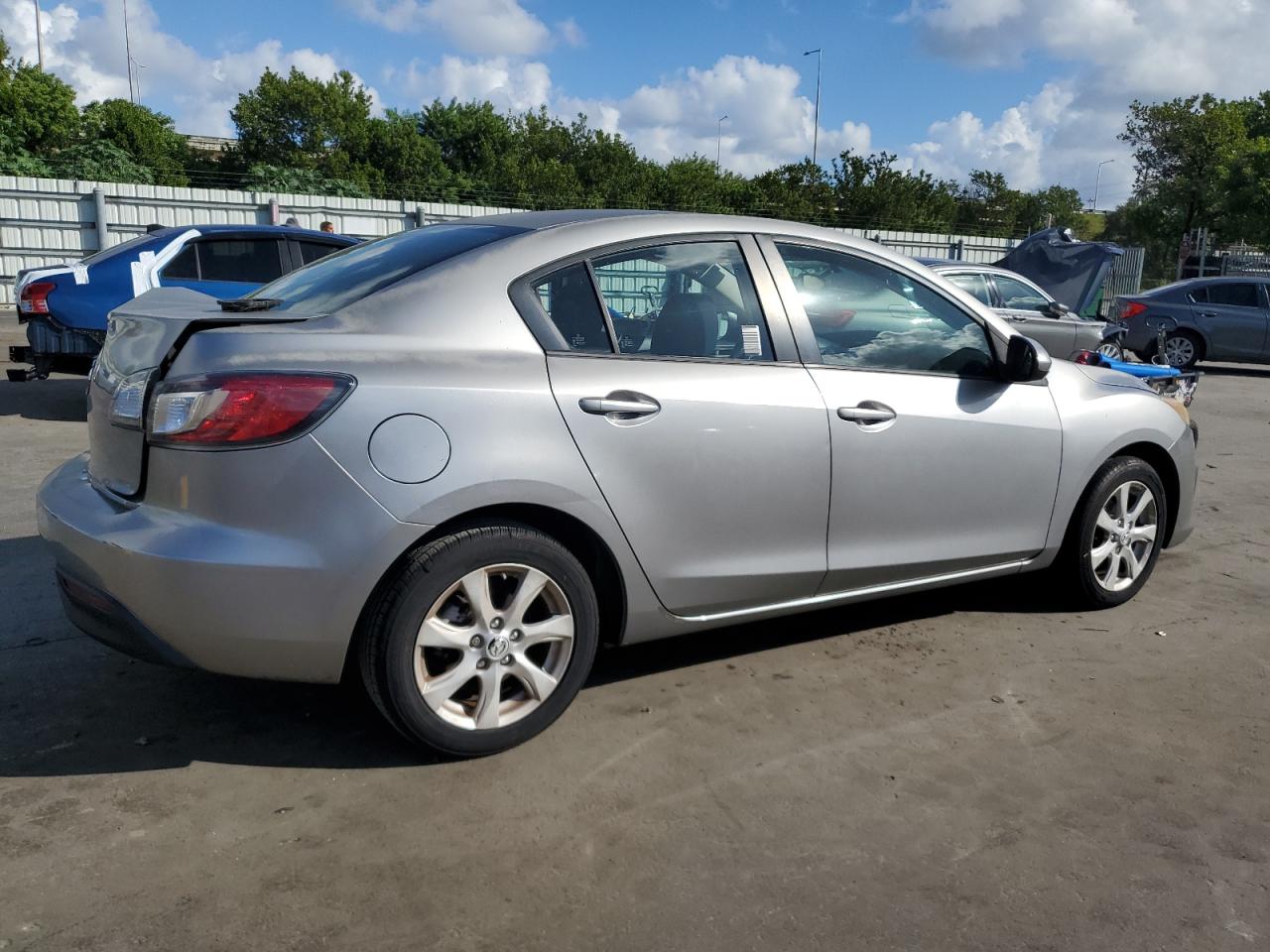 MAZDA 3 I