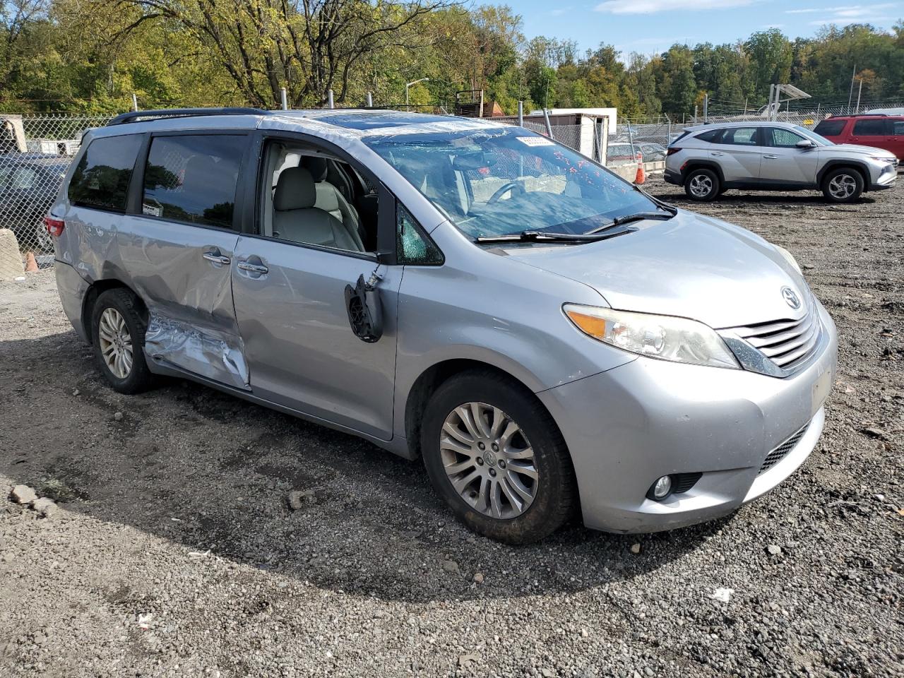 TOYOTA SIENNA XLE