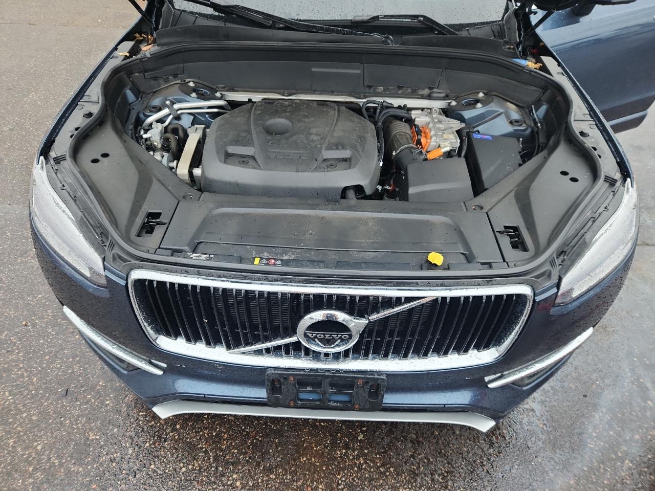 VOLVO XC90 T8 MOMENTUM