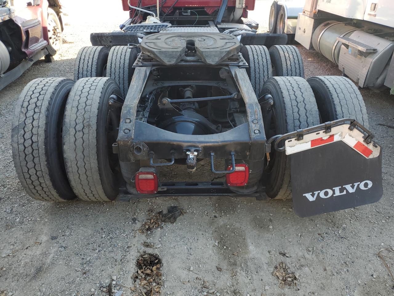 Lot #3316700542 2015 VOLVO VNM