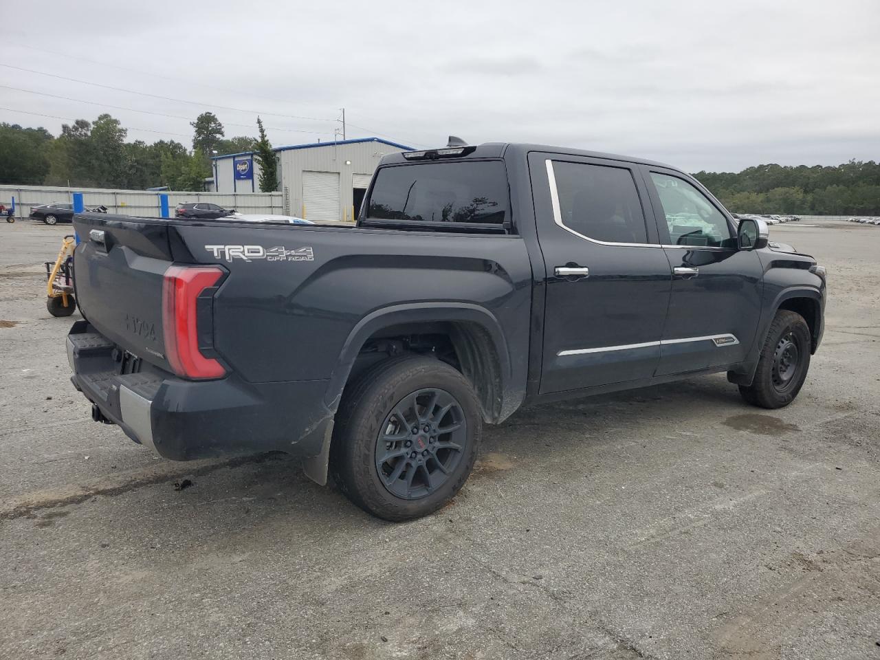 TOYOTA TUNDRA CREWMAX PLATINUM