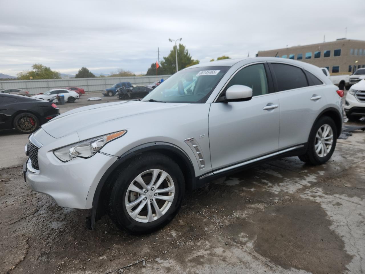 INFINITI QX70