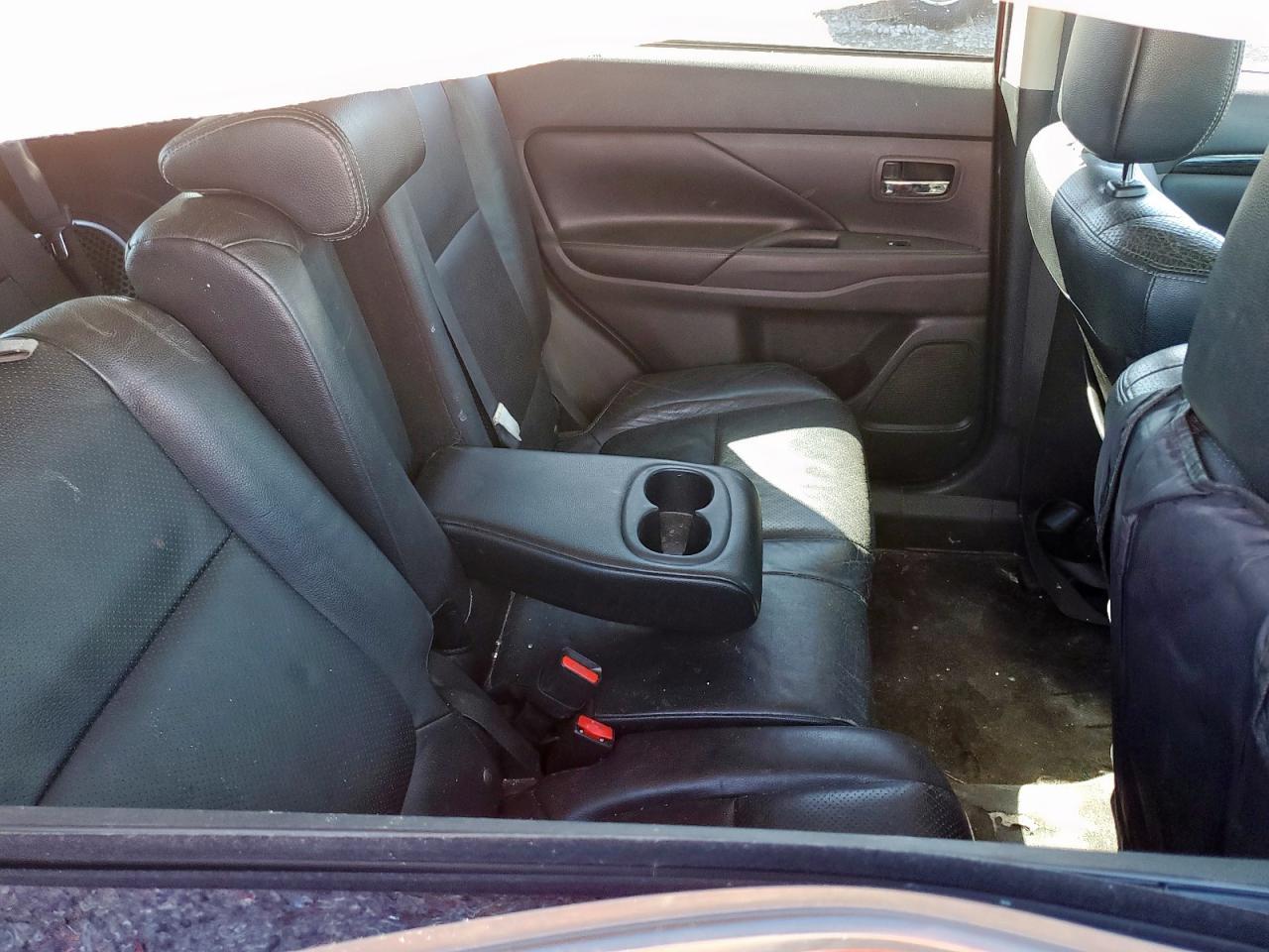 MITSUBISHI OUTLANDER SE