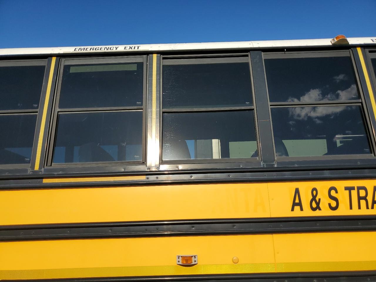 Lot #3296320492 2009 THOM BUS