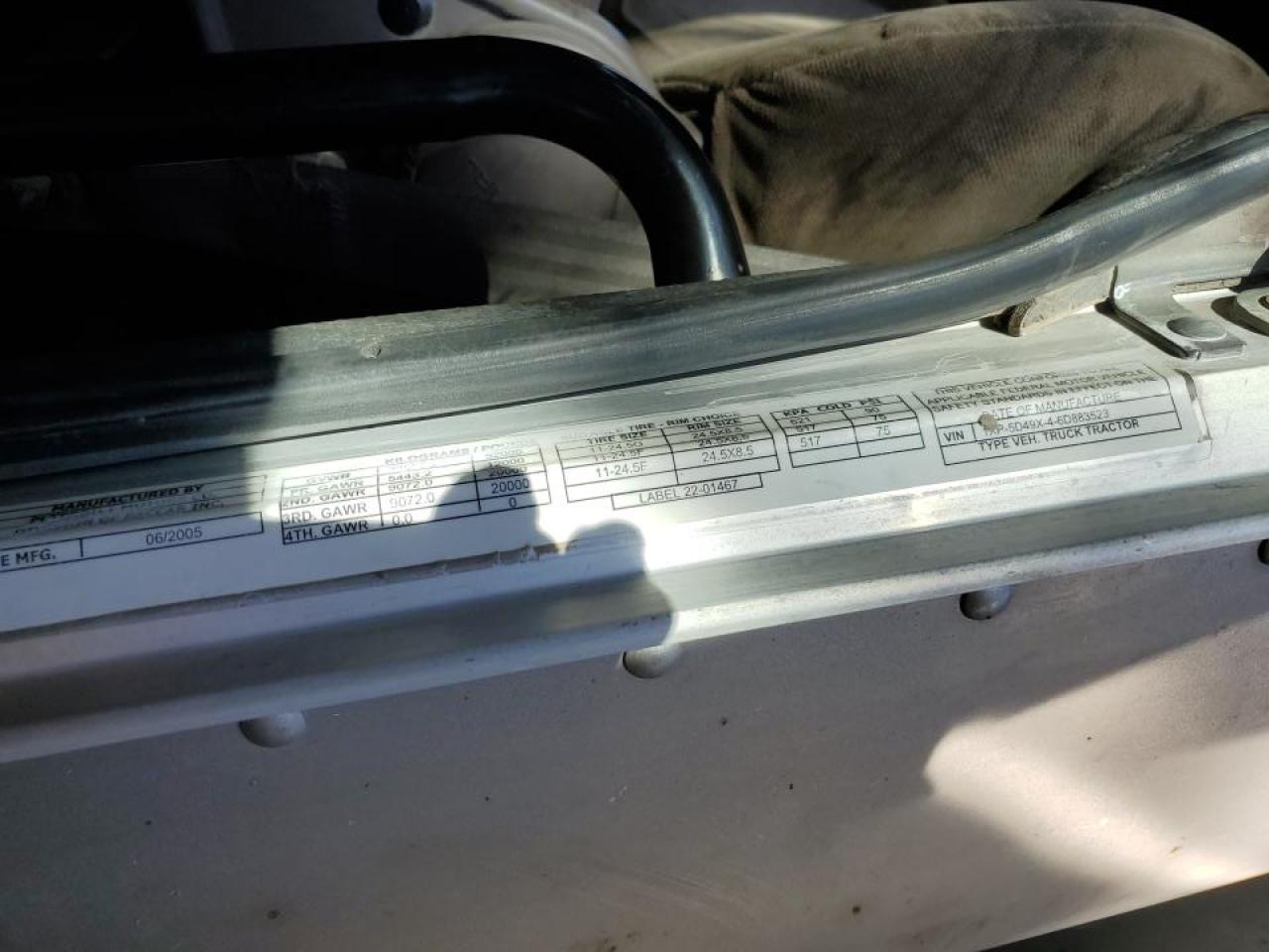 Lot #3285102396 2006 PETERBILT TRACTOR 379