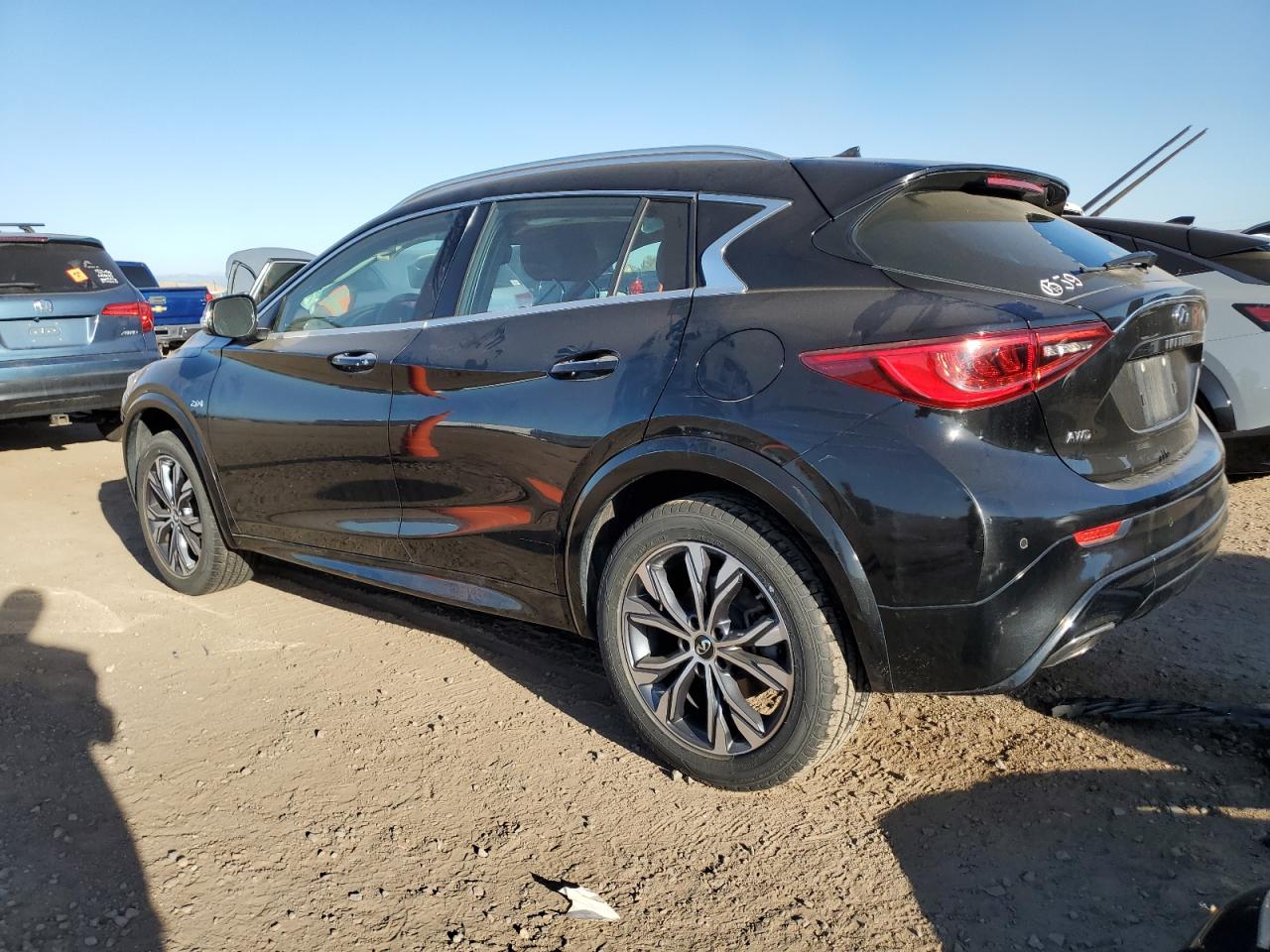 INFINITI QX30 BASE