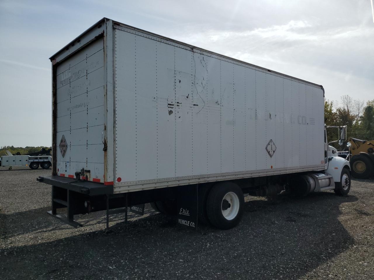 Lot #3265012917 2016 PETERBILT 337