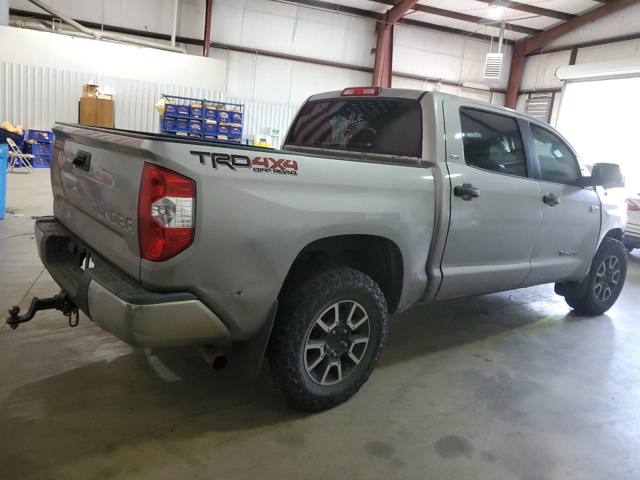 TOYOTA TUNDRA CREWMAX SR5