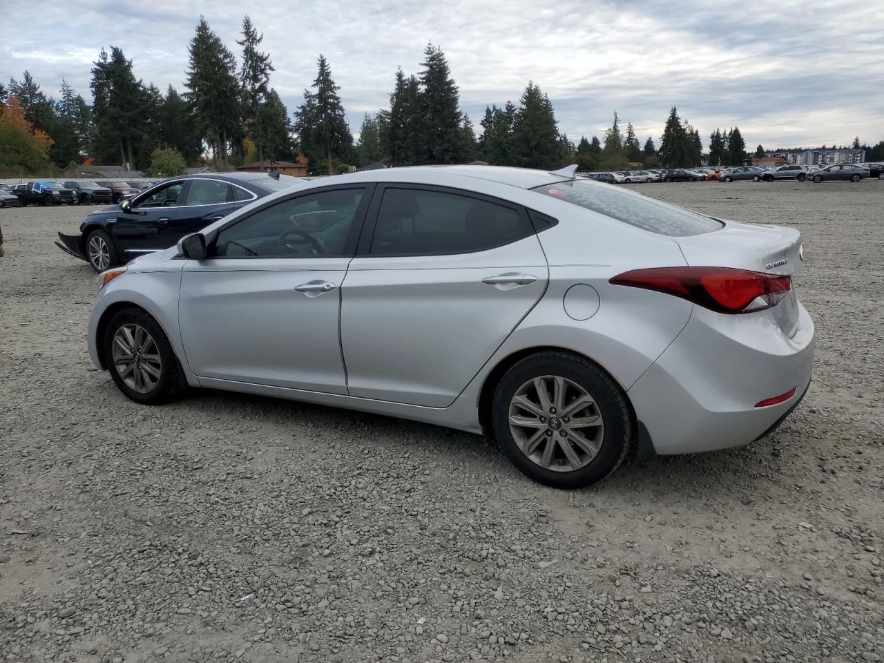 HYUNDAI ELANTRA SE