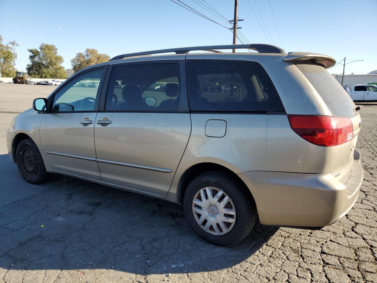 Lot #3294075968 2004 TOYOTA SIENNA CE