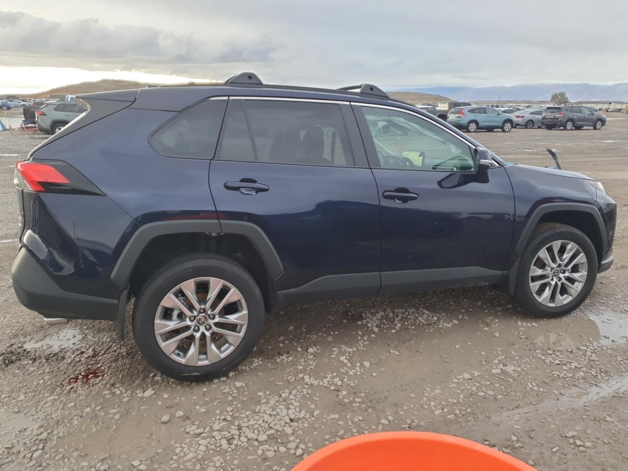 TOYOTA RAV4 XLE PREMIUM