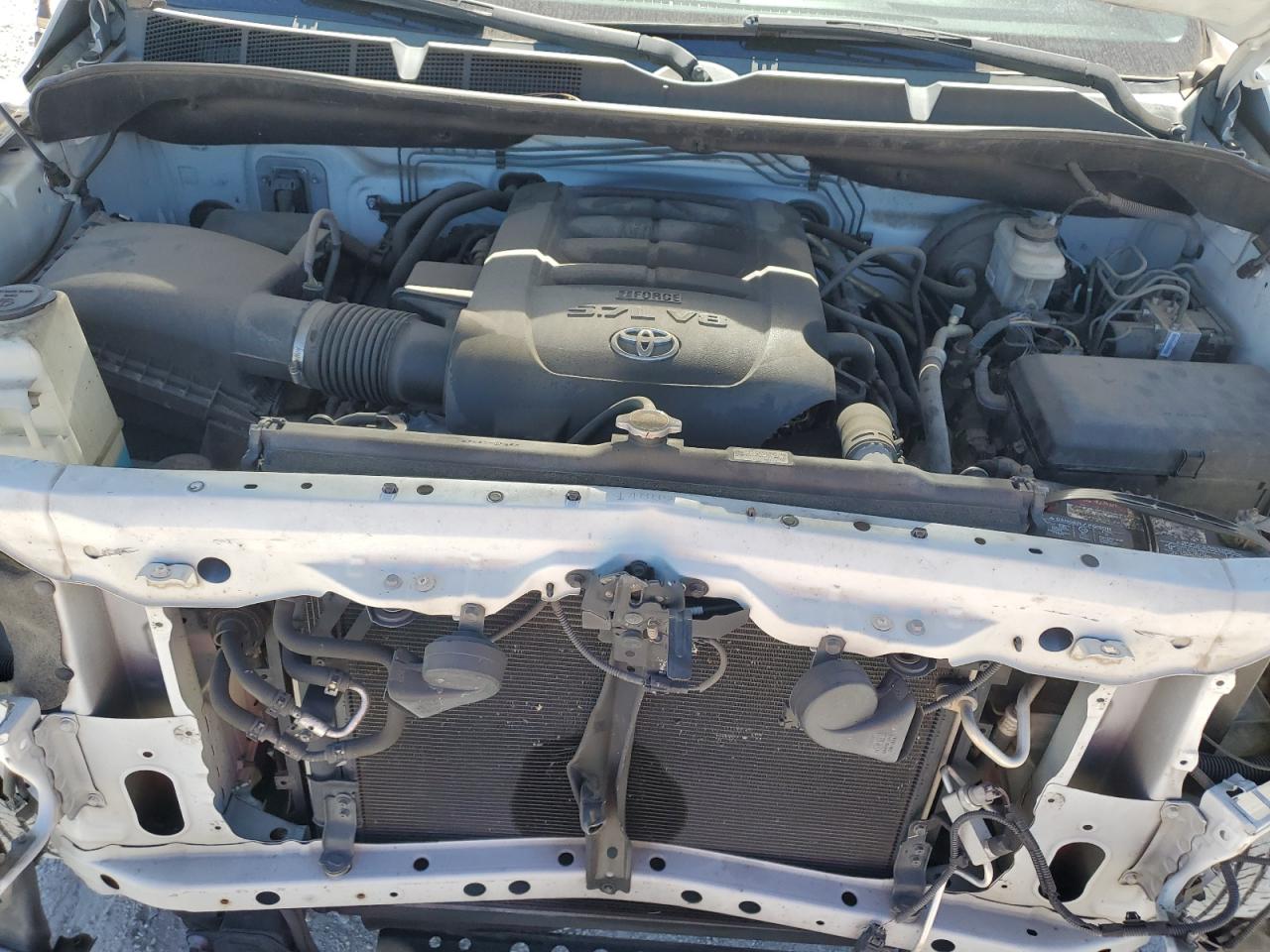 TOYOTA TUNDRA CREWMAX SR5