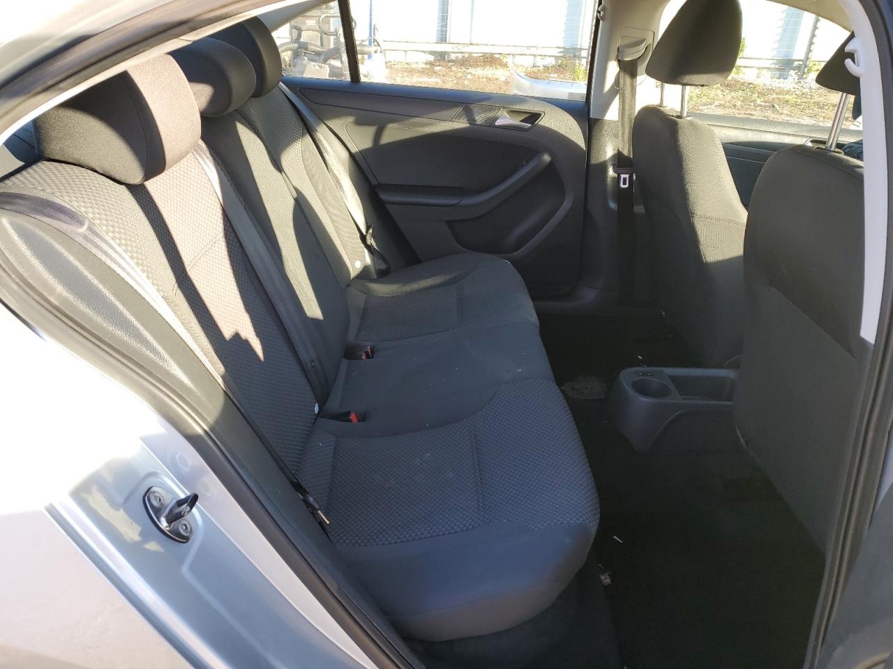 VOLKSWAGEN JETTA BASE