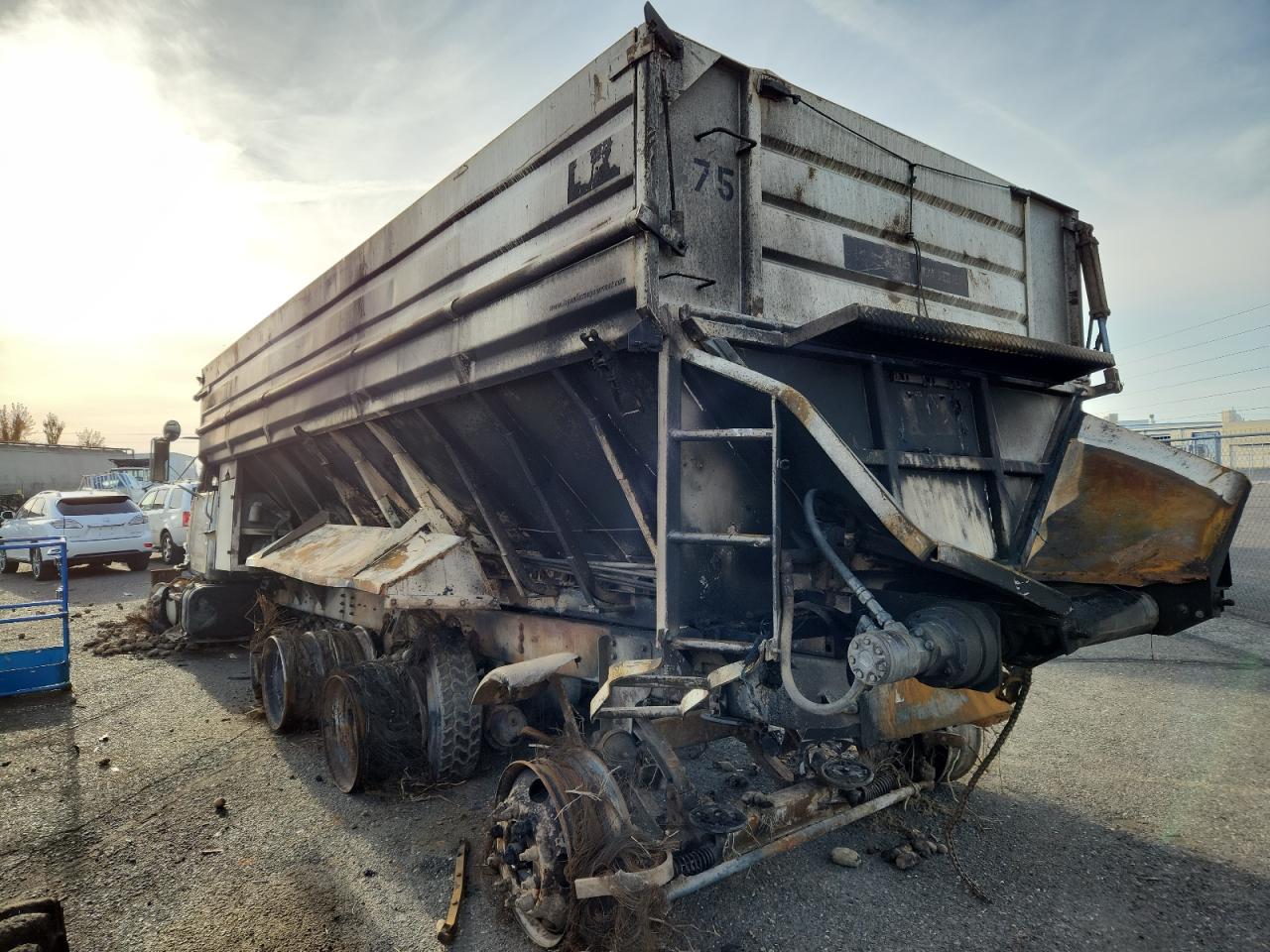 Lot #3282699288 1999 INTERNATIONAL 4000 4900