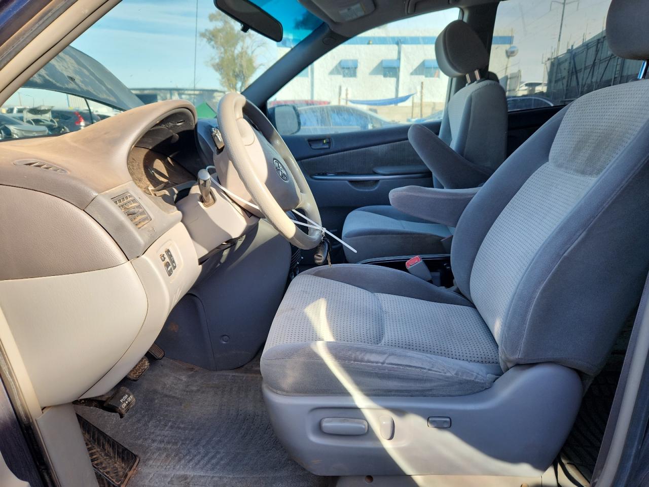 Lot #3286699289 2006 TOYOTA SIENNA CE