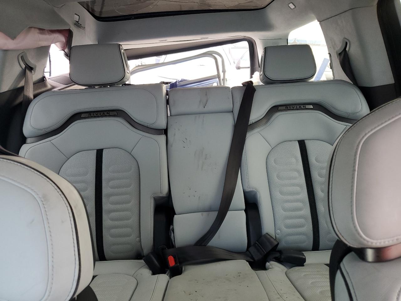 RIVIAN R1S ADVENTURE