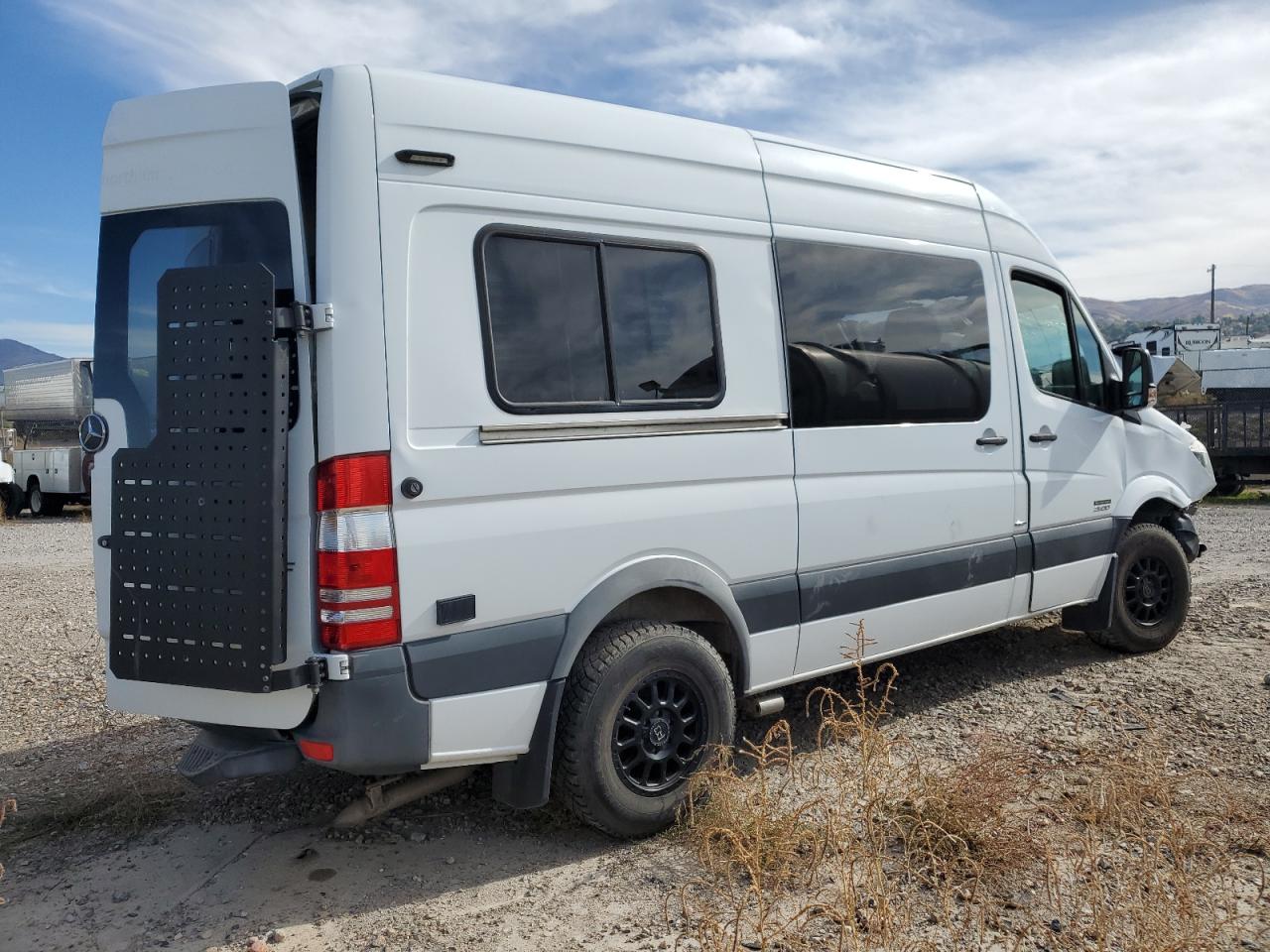 Lot #3311887193 2015 MERCEDES-BENZ SPRINTER 2