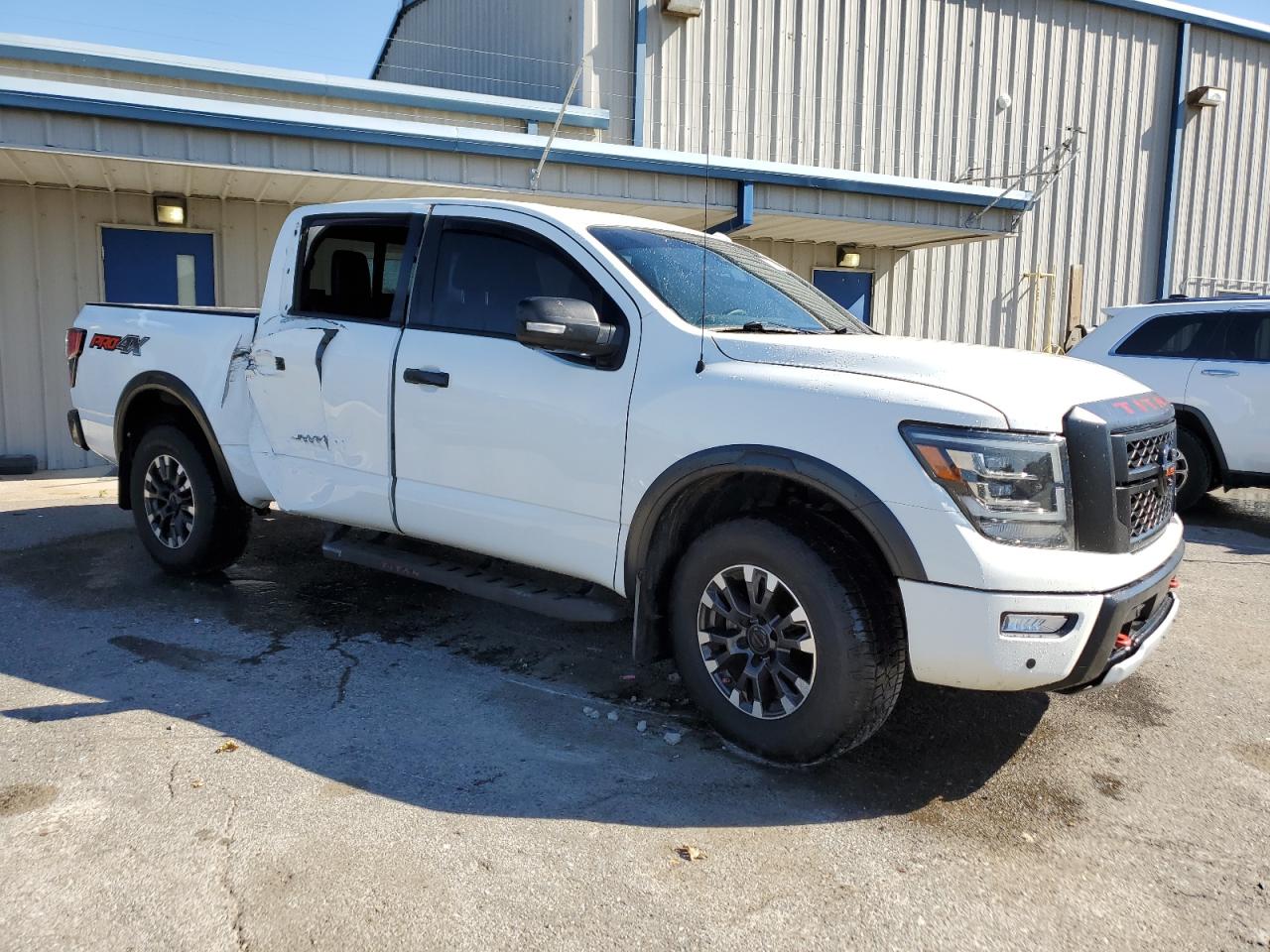 NISSAN TITAN SV