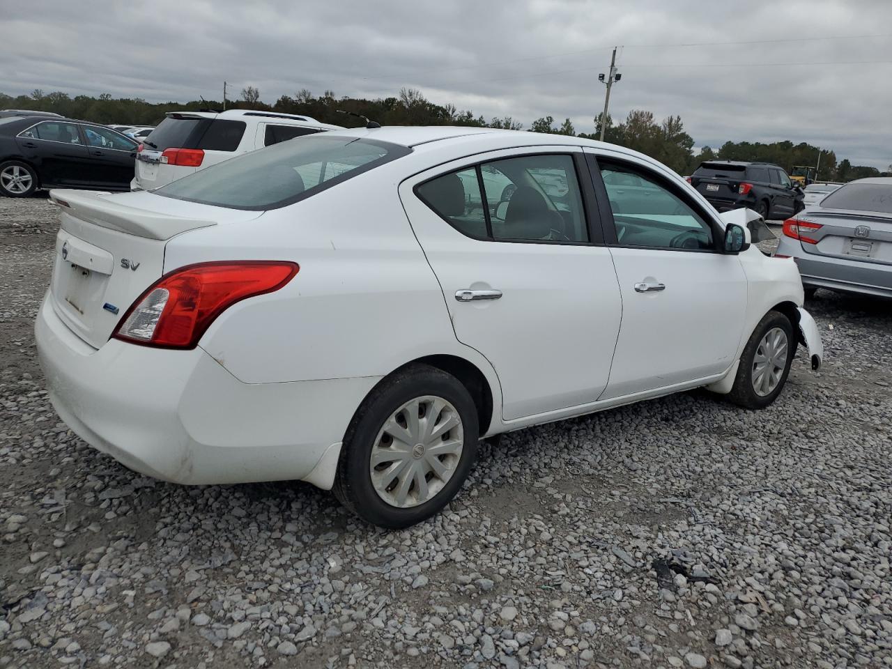 NISSAN VERSA S