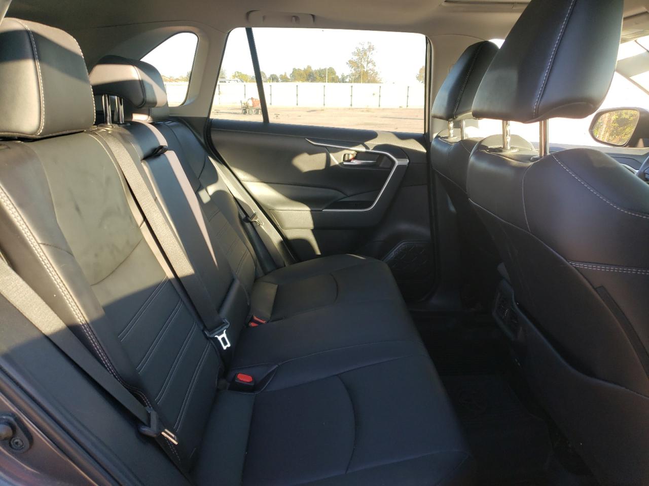 TOYOTA RAV4 XLE PREMIUM