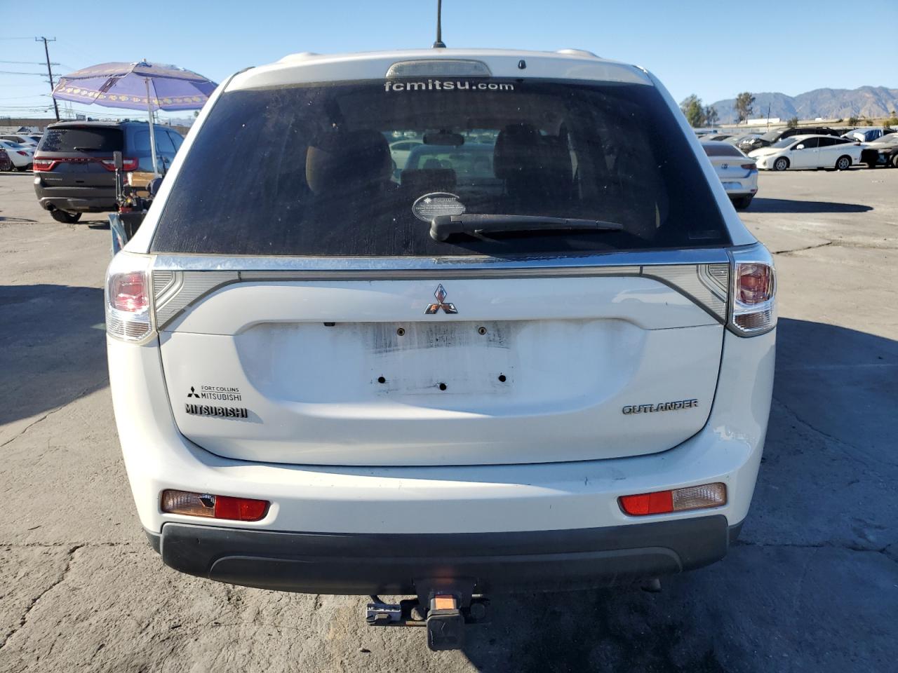 MITSUBISHI OUTLANDER SE