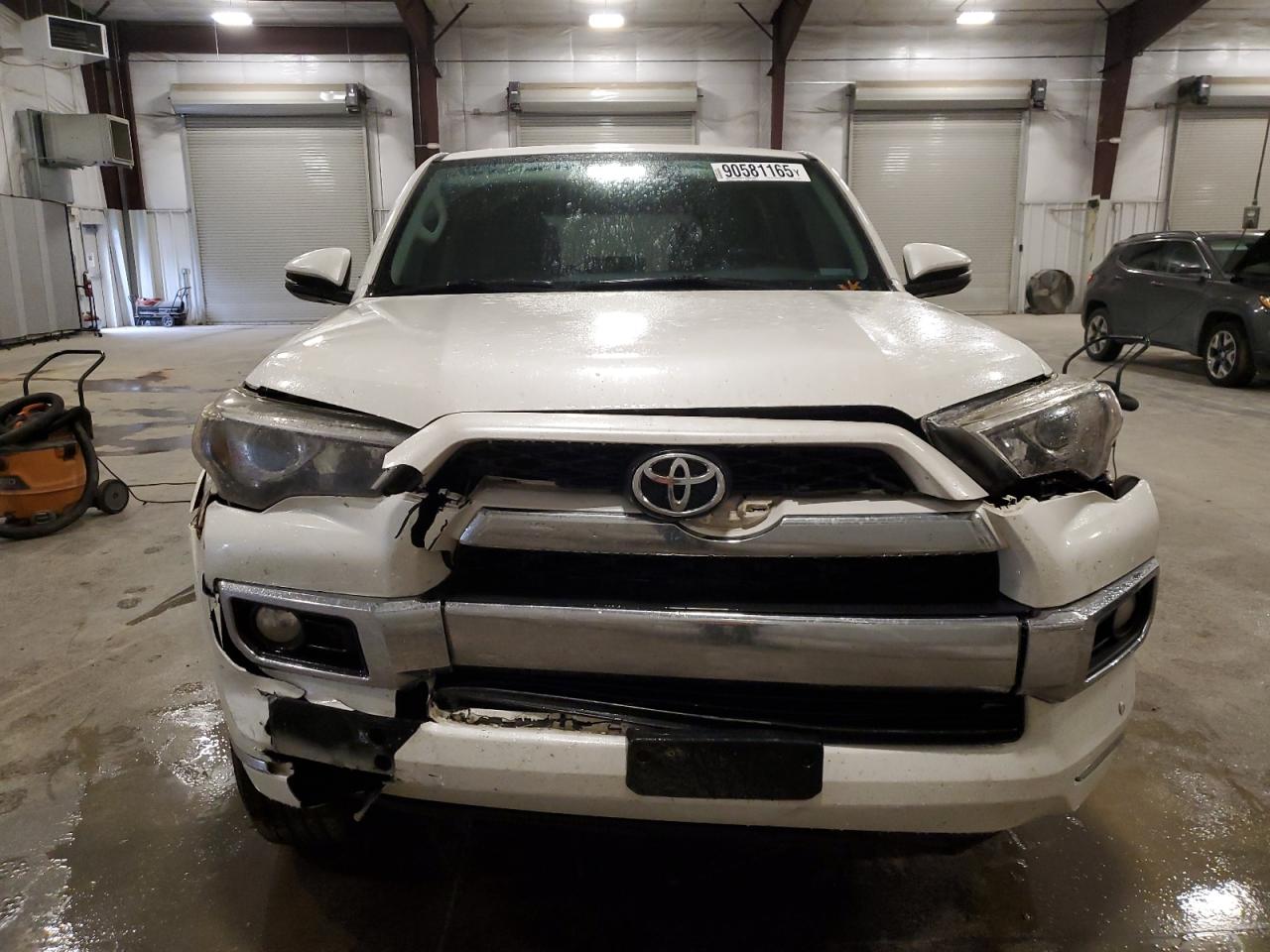 TOYOTA 4RUNNER SR5