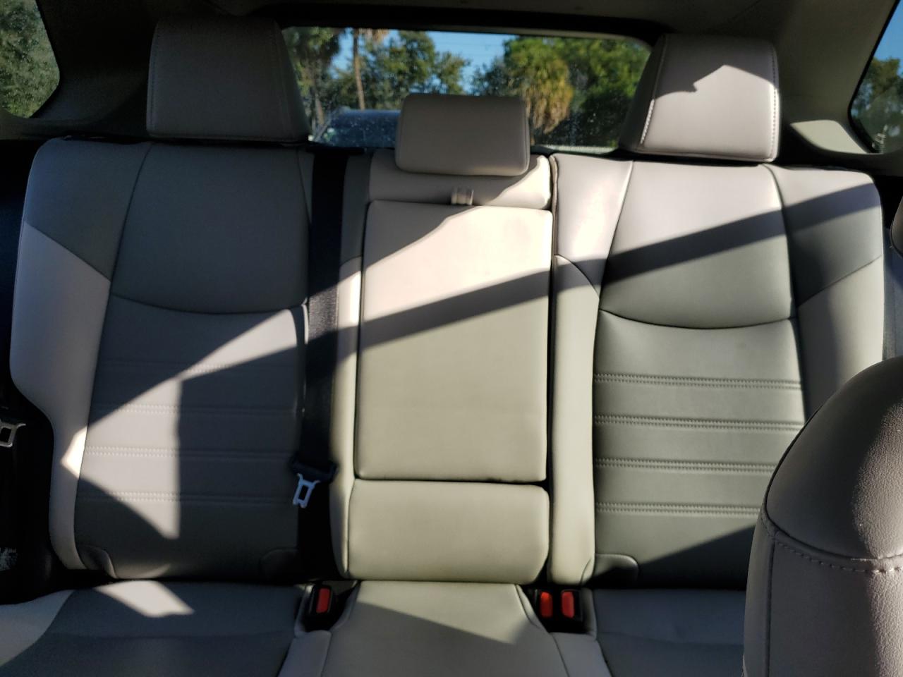 TOYOTA RAV4 XLE PREMIUM