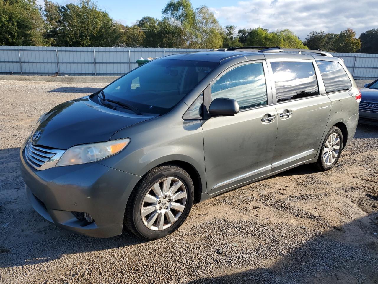 TOYOTA SIENNA XLE