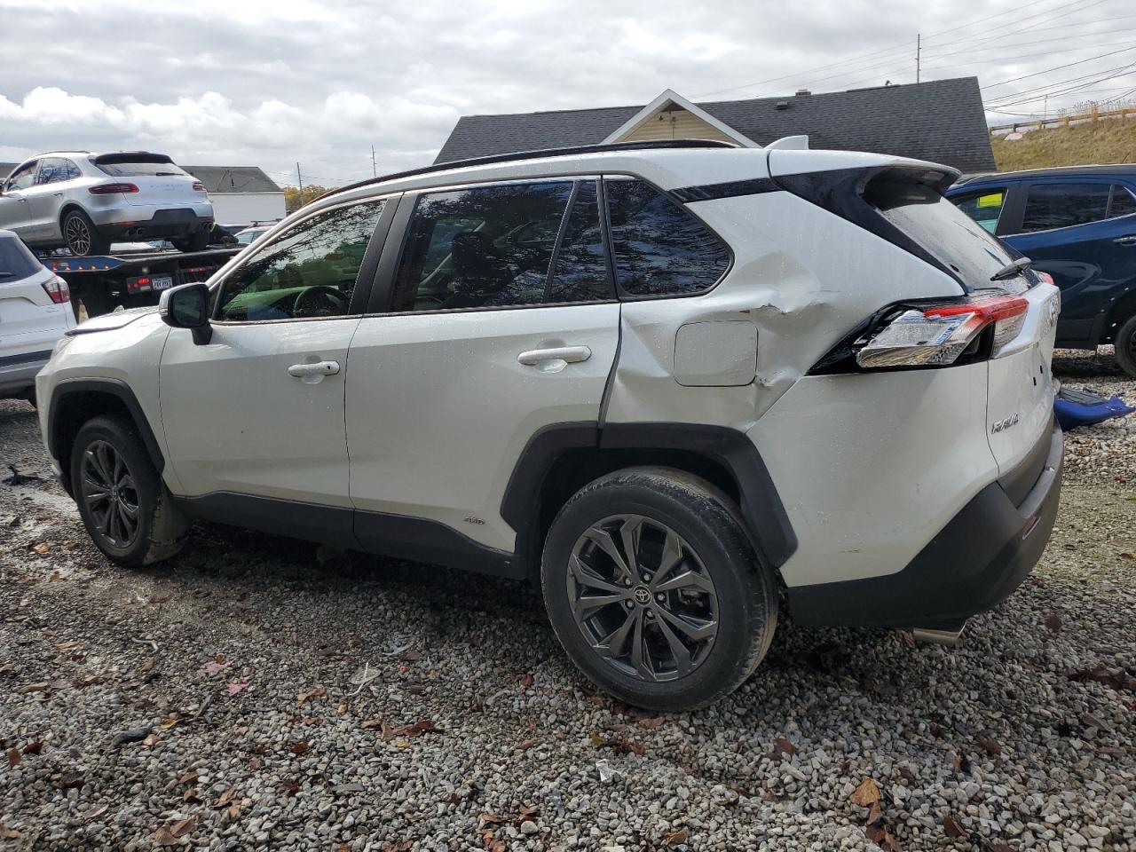 TOYOTA RAV4 XLE PREMIUM