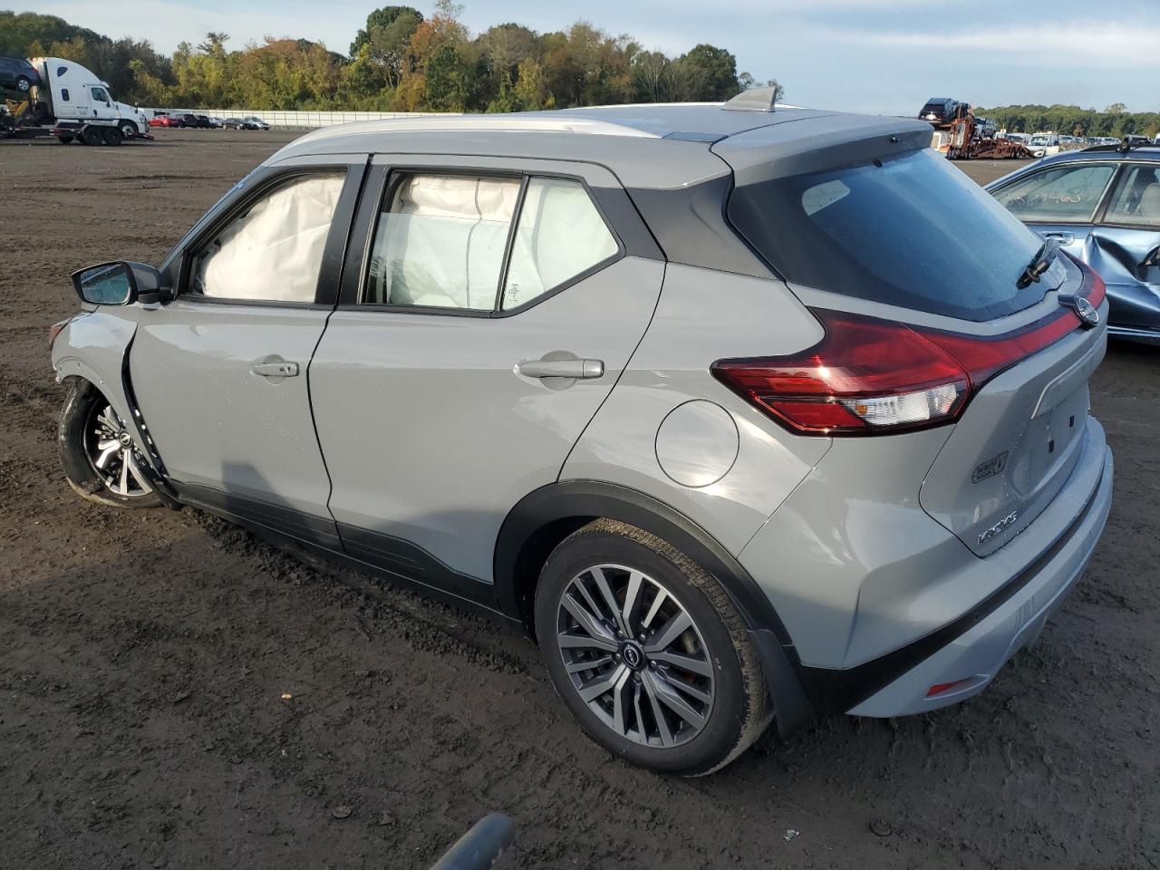 NISSAN KICKS SV
