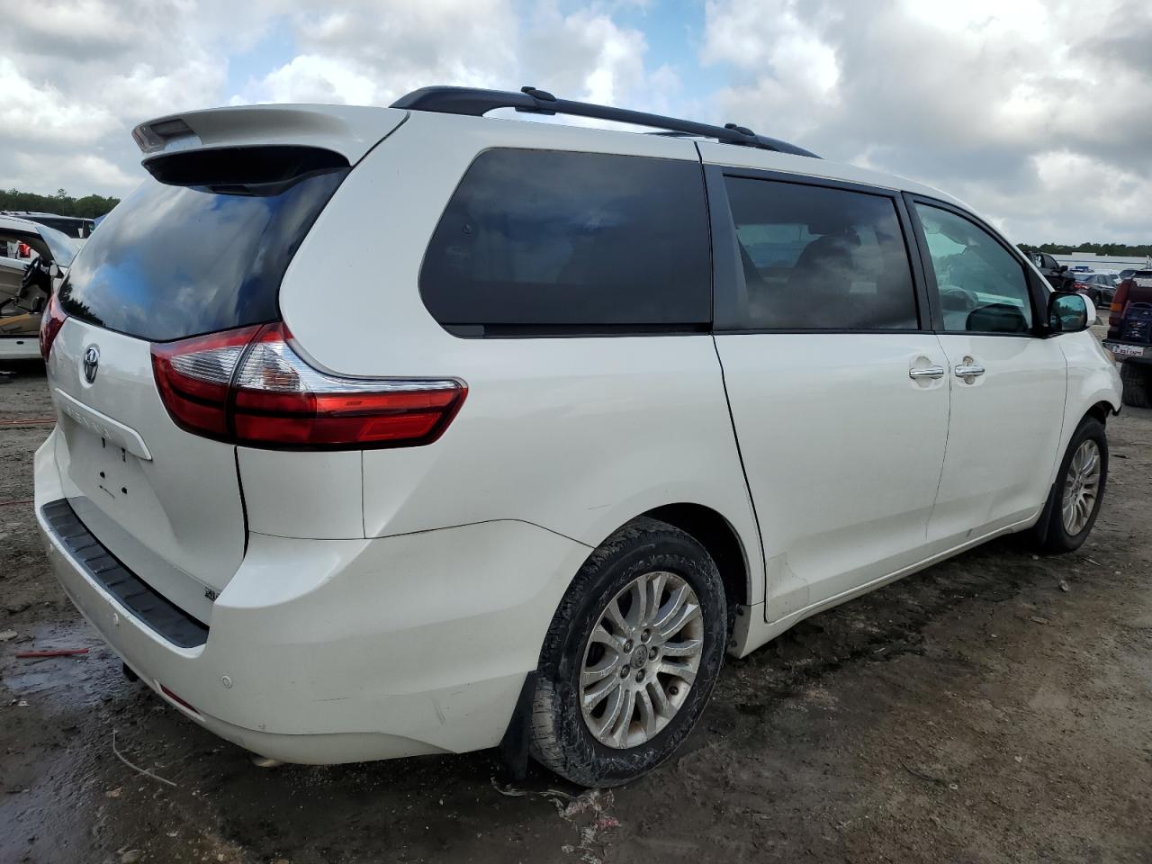 TOYOTA SIENNA XLE