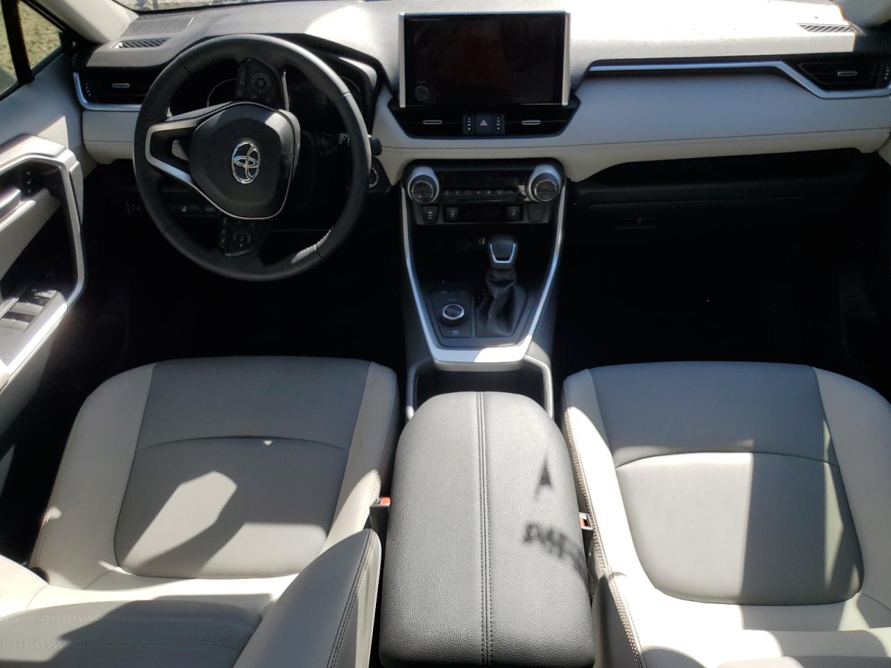 TOYOTA RAV4 XLE PREMIUM