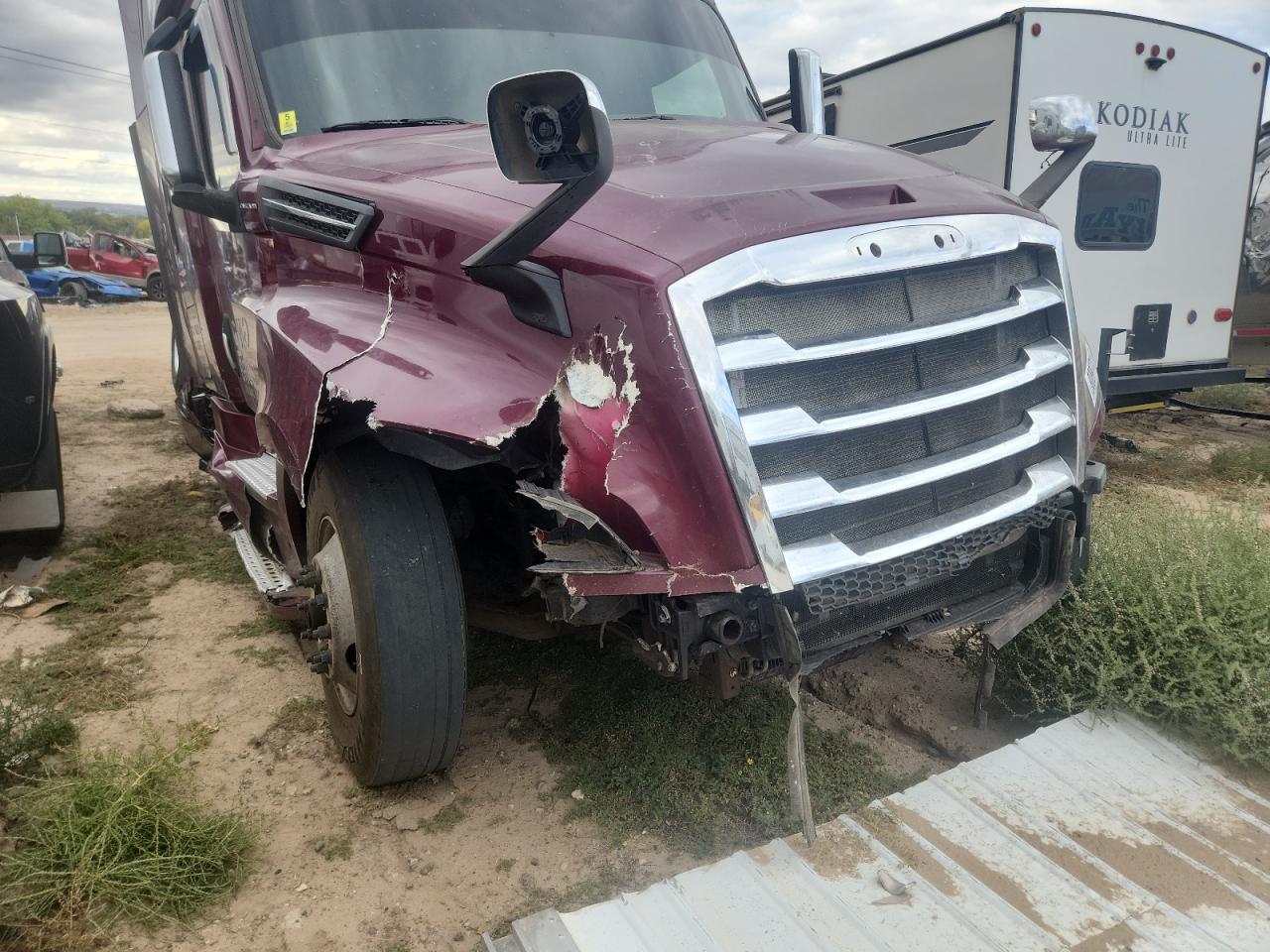 Lot #3304403584 2020 FREIGHTLINER CASCADIA 1