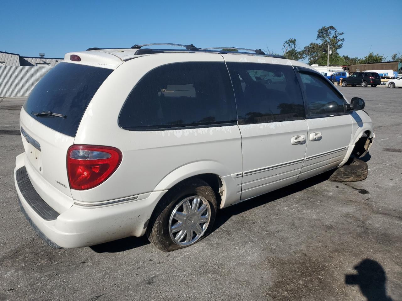 Lot #3302846927 2006 CHRYSLER TOWN & COU
