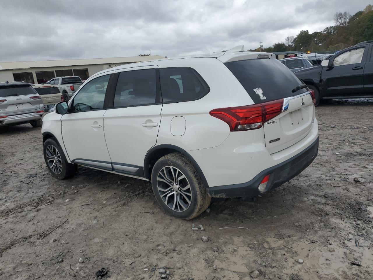 MITSUBISHI OUTLANDER SE