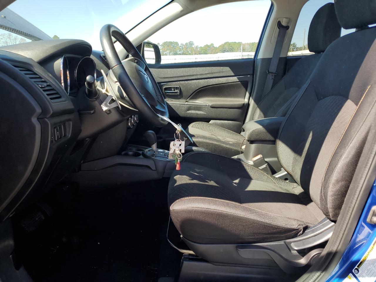 MITSUBISHI OUTLANDER SE