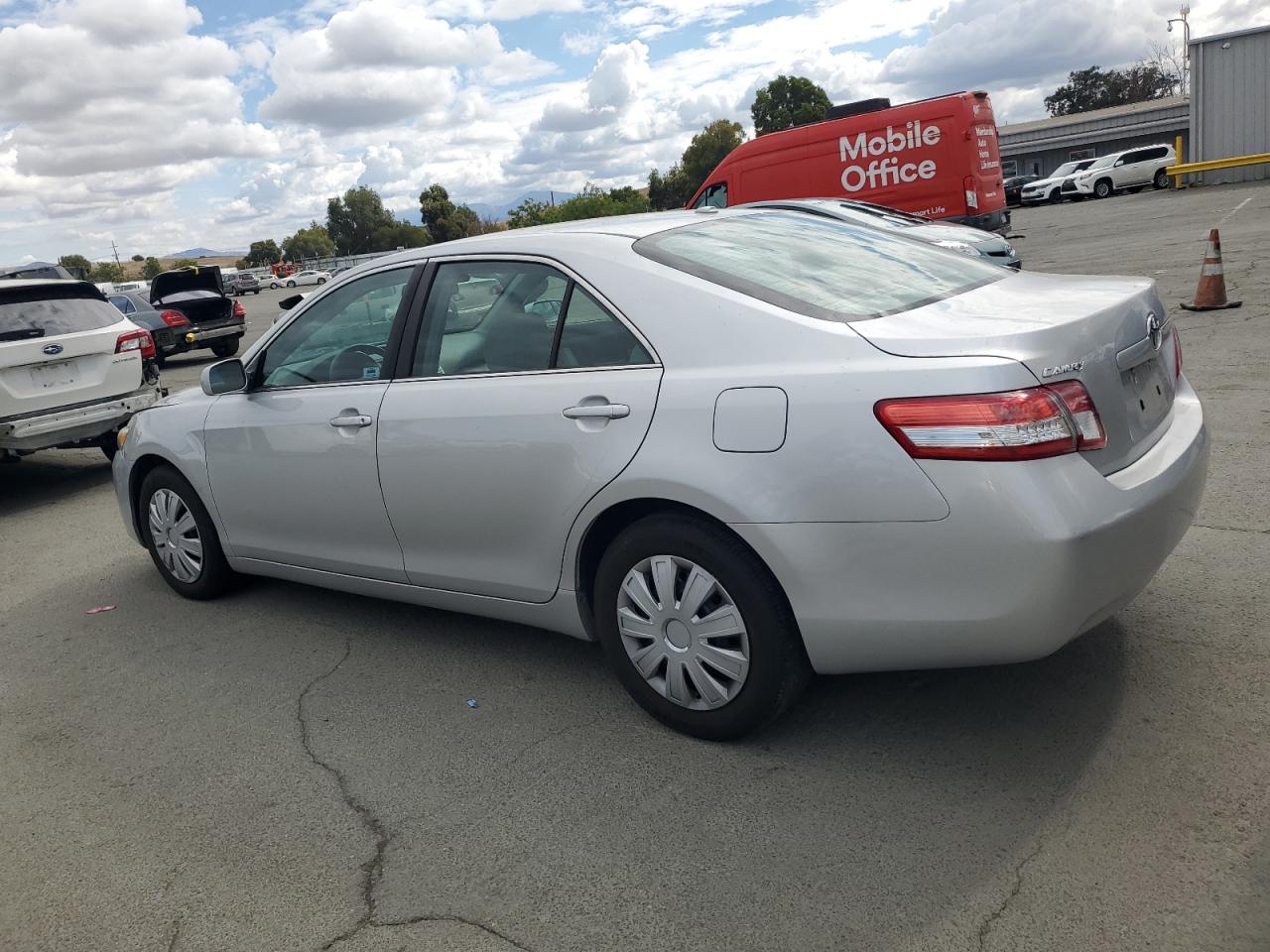 TOYOTA CAMRY BASE