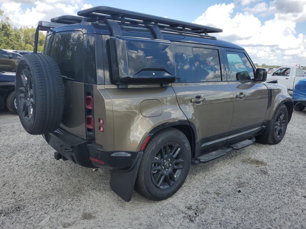 LAND ROVER DEFENDER 110 X-DYNAMIC SE