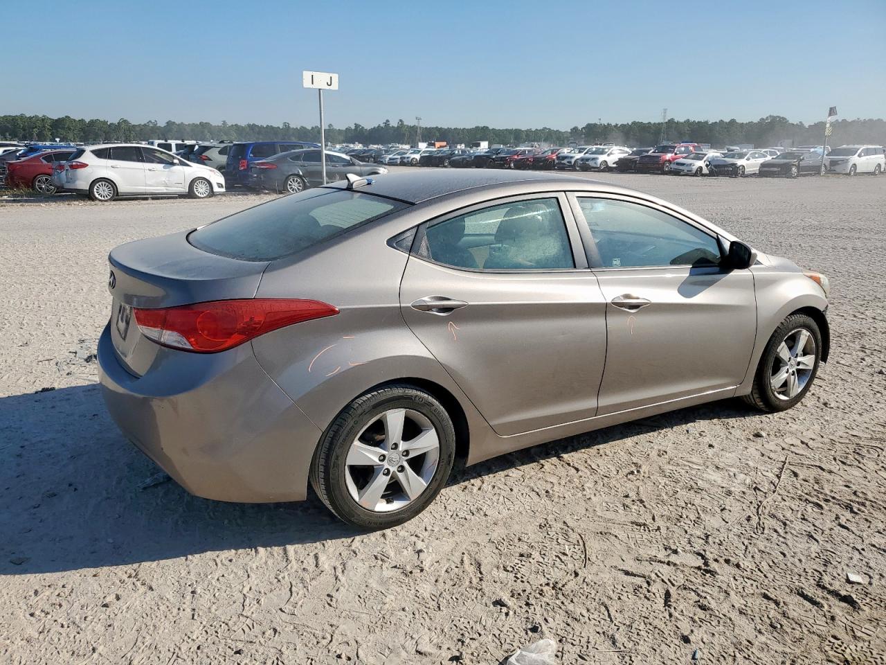 HYUNDAI ELANTRA GLS