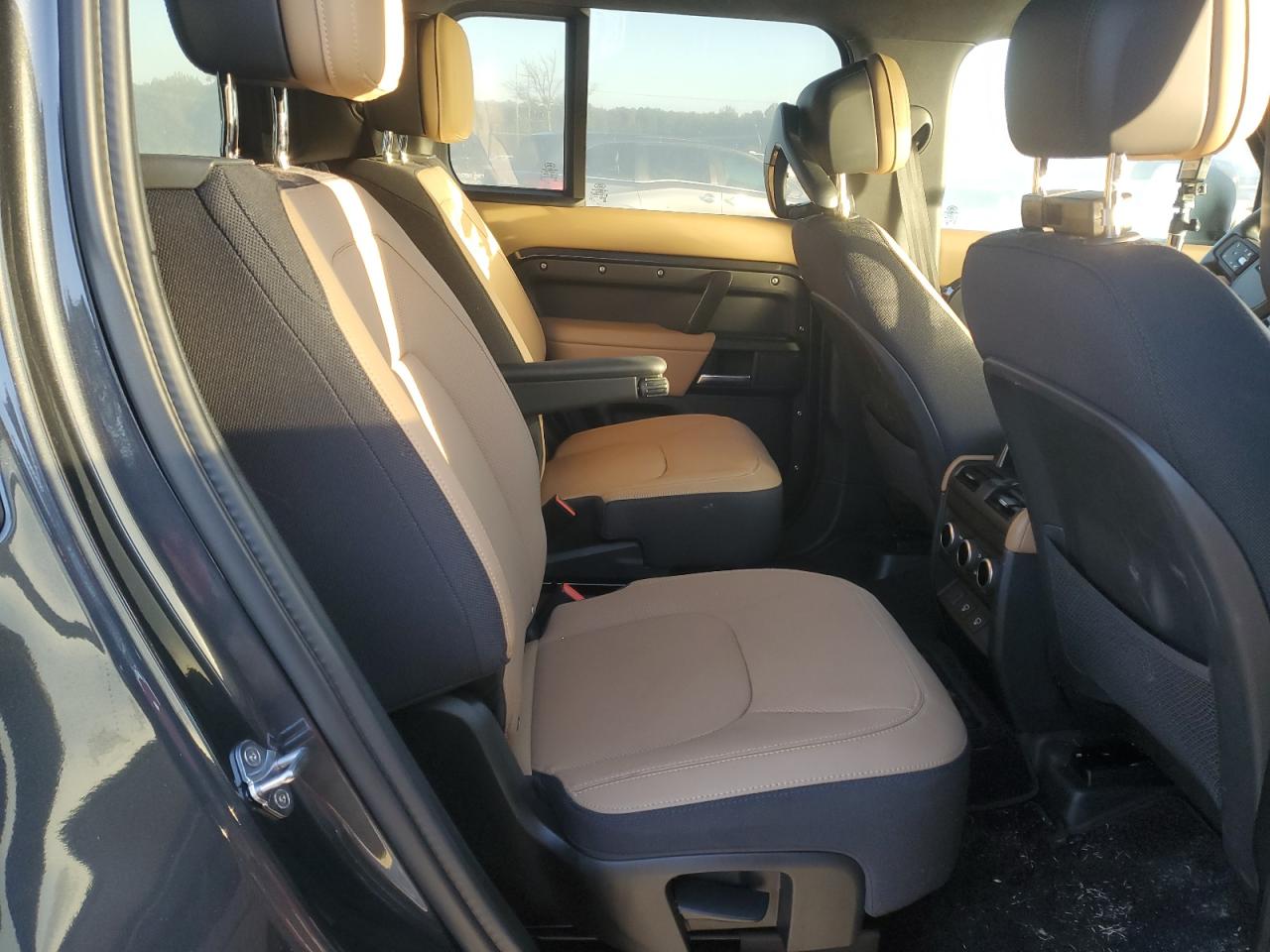 LAND ROVER DEFENDER 130