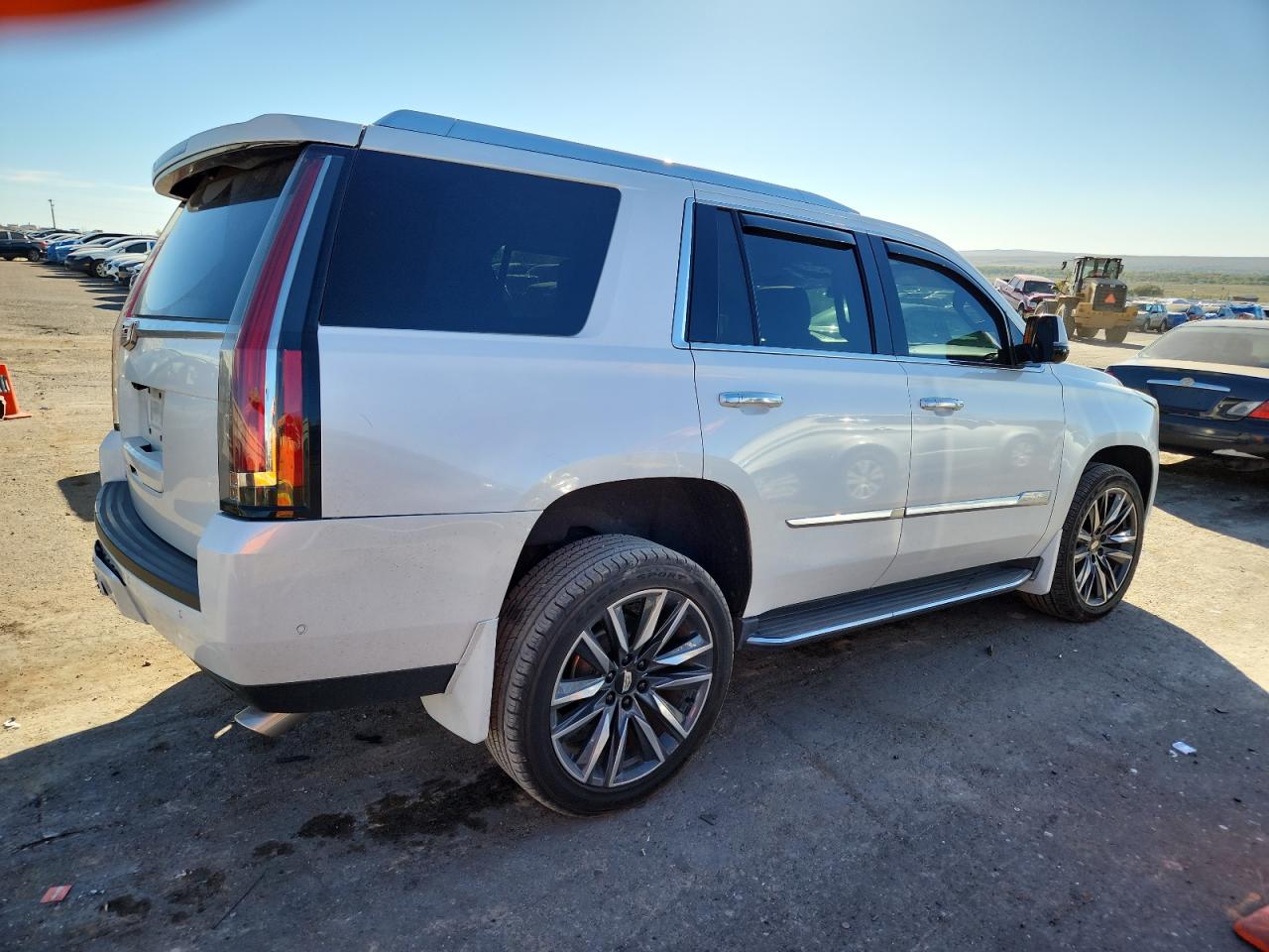 CADILLAC ESCALADE LUXURY